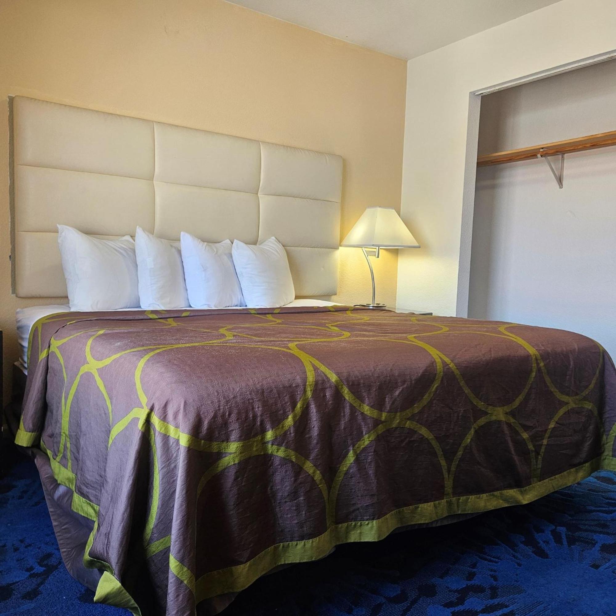 Super 8 By Wyndham Denver Central Buitenkant foto
