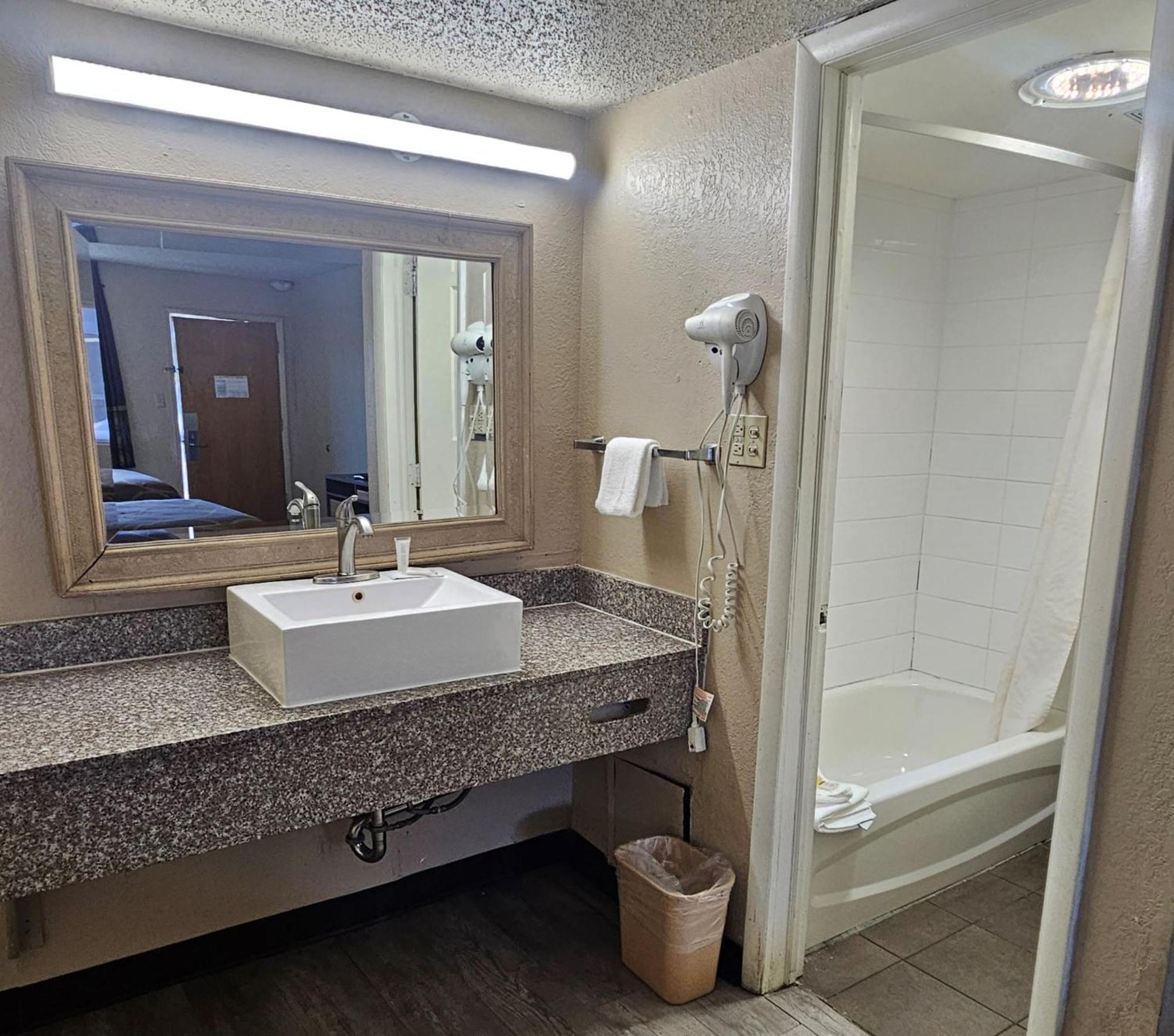 Super 8 By Wyndham Denver Central Buitenkant foto