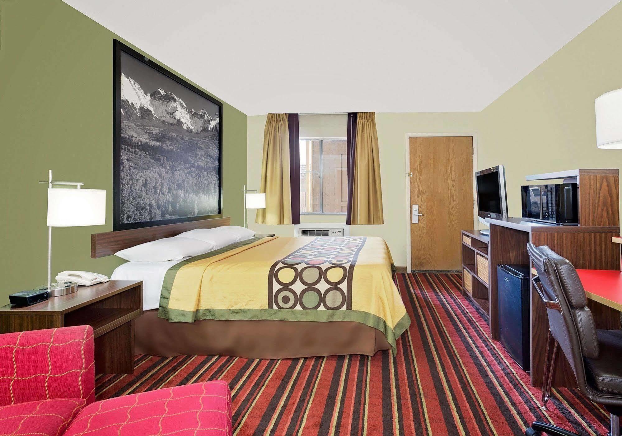 Super 8 By Wyndham Denver Central Buitenkant foto