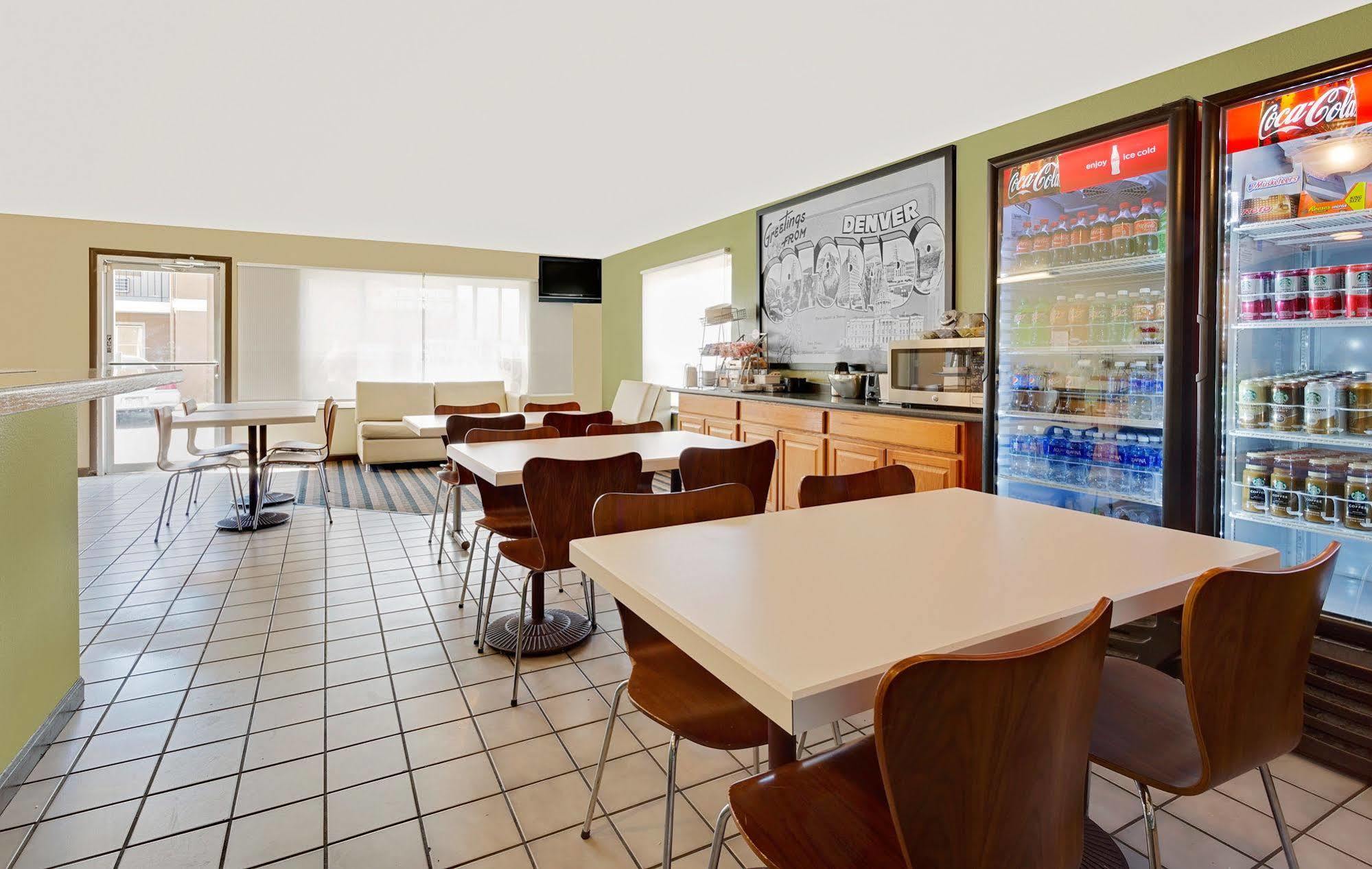 Super 8 By Wyndham Denver Central Buitenkant foto