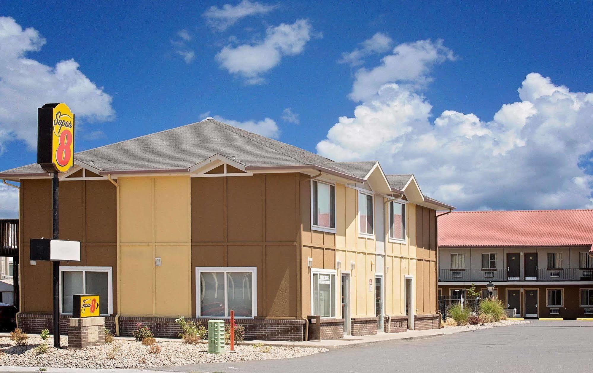 Super 8 By Wyndham Denver Central Buitenkant foto